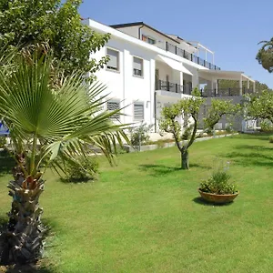 **** Aparthotel Sikelika Sul Mare Italia